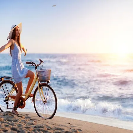 Two-story Homes Close To The Sea Дом отдыха *