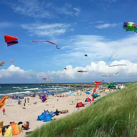 Two-story Homes Close To The Sea Дом отдыха *